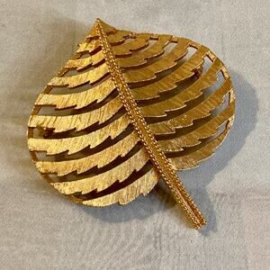 Vintage 60s Corocraft Gold Tone Leaf Brooch EUC
